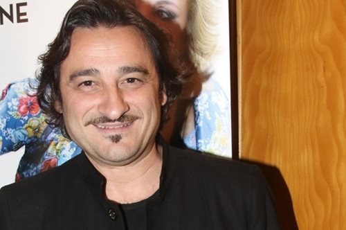 Βασίλης Χαραλαμπόπουλος: Η κομψή σύζυγος του, Λίνα Πρίντζου με statement φολκλόρ παπούτσια