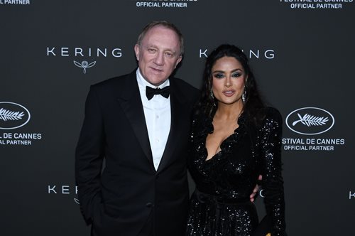 Σάλμα Χάγιεκ: Το απίθανο βίντεο που ανέβασε από το πάρτι για τα γενέθλια του πατέρα της