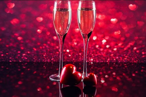 Ζώδια: Τι προβλέπουν τα άστρα για το μήνα του έρωτα