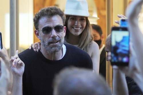 Tζένιφερ Λόπεζ: Οι φωτογραφίες που αποδεικνύουν πως πέρασε τα καλύτερα Χριστούγεννα της ζωής της