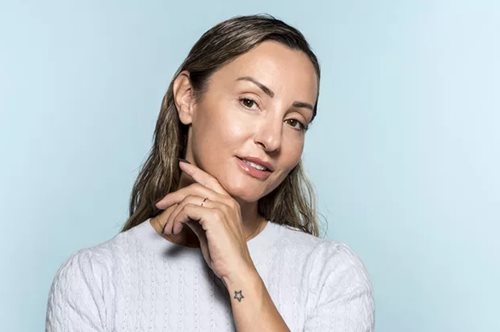 Anti-Aging Elixirs: Οι καλύτεροι οροί προσώπου για μια πιο νεανική και λαμπερή επιδερμίδα