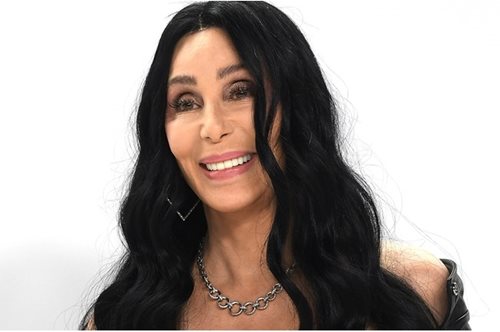 Σερ: Αποκάλυψε τον τρόπο που μένει νέα και λαμπερή στα 77