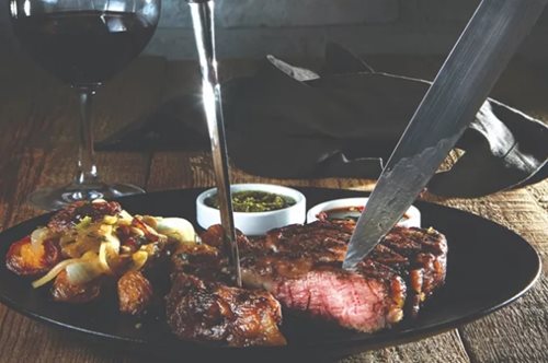 Μπορούμε να φάμε υγιεινά την Τσικνοπέμπτη; Η ελληνική ημέρα πρωτεΐνης και τι να γνωρίζεις