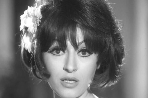 Μάρθα Καραγιάννη: Ποζάρει στο μπουντουάρ της κρεβατοκάμαράς της τον Σεπτέμβριο του 1969