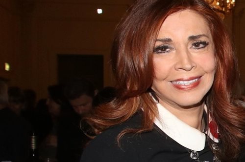 Η Μιμή Ντενίση παίρνει συνέντευξη από τον Μπάρι Γουάιτ σε ρεβεγιόν Χριστουγέννων 33 χρόνια πριν