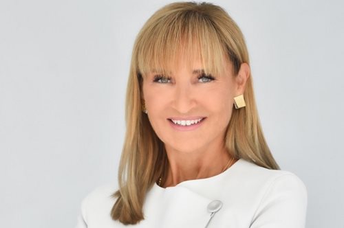 Η Μάρα Ζαχαρέα ακολούθησε το styling tip που θα αναβαθμίσει τα looks με τζιν παντελόνι