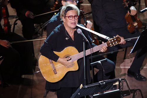 Δήμητρα Γαλάνη: Η μεγάλη κυρία του ελληνικού τραγουδιού γίνεται 71 ετών