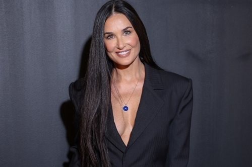 Ντέμι Μουρ: Μετά την Μύκονο στη Κεφαλονιά για ψώνια