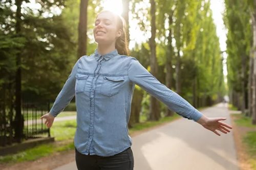 Ανάλαφρη και ευδιάθετη κάθε μέρα: Πώς βρήκα τη λύση στο πρόβλημα της δυσκοιλιότητας