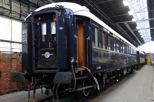 Βελούδινοι καναπέδες, πολυτέλεια άλλης εποχής: Το εμβληματικό Orient Express επανασχεδιάζεται και φέρνει τη γαλλική φινέτσα στα βαγόνια του