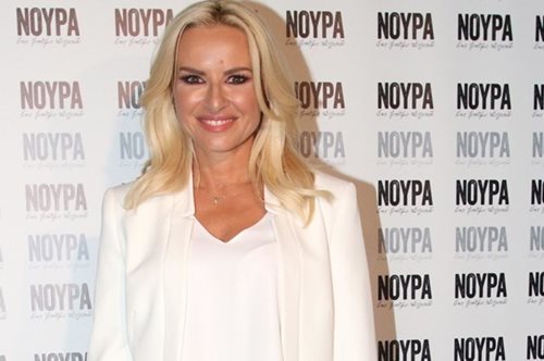 Μαρία Μπεκατώρου: Τόλμησε το πιο άνετο και chic ζευγάρι παπούτσια που φορούν οι Γαλλίδες