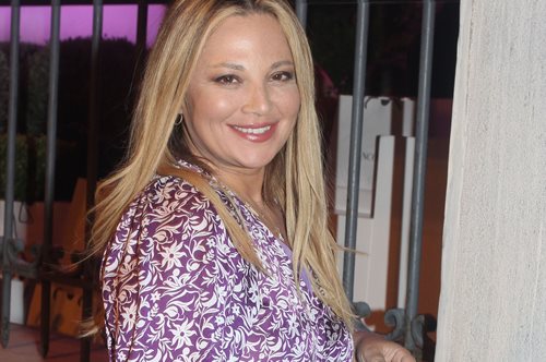 Νάνσυ Ζαμπέτογλου: Χωρίς μακιγιάζ απολαμβάνει τις διακοπές της με τον σύζυγό της, Νάσο Γαλακτερό