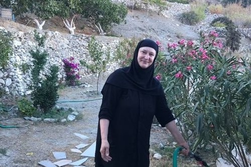 Η ιστορία της τουρίστριας που έγινε μοναχή