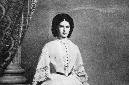 Τα σύμβολα ομορφιάς του 19ου αιώνα - Μια Ελληνίδα ανάμεσά τους