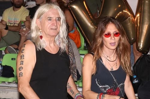 Έλενα Φερεντίνου: Μας δείχνει για πρώτη φορά το πρόσωπο του ενός έτους γιου της, καρπό του έρωτά της με τον Νίκο Καρβέλα