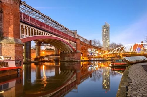 Ταξιδέψαμε στο Mάντσεστερ και ανακαλύψαμε το νέο, συναρπαστικό πρόσωπο του βιομηχανικού βρετανικού βορρά