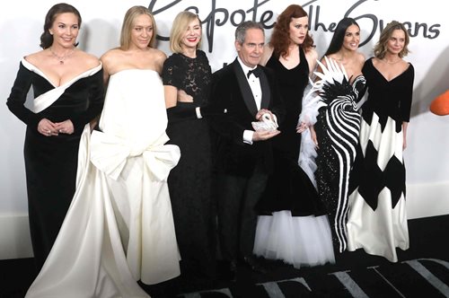 Ναόμι Γουότς, Ντεμι Μουρ, Ντάιαν Λέιν, Κλόι Σεβινί, Μόλι Ρίκγουολντ, Καλίστα Φλόκχαρτ μαζί στην πιο λαμπερή σειρά της χρονιάς