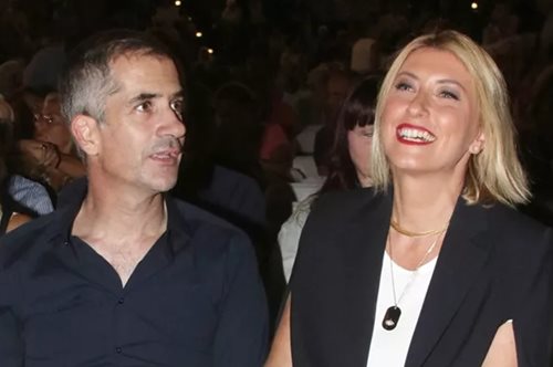 Στο εσωτερικό του σπιτιού του Κώστα Μπακογιάννη και της Σίας Κοσιώνη με αφορμή μία ξεχωριστή ημέρα