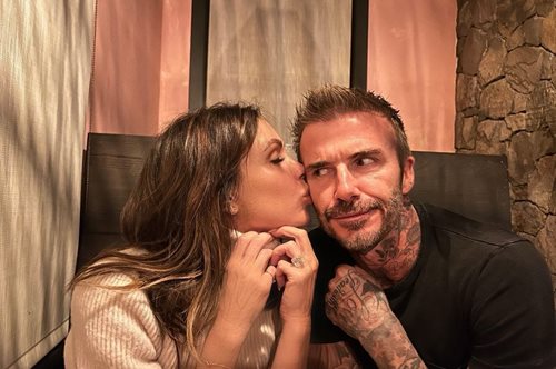 Η Βικτόρια Μπέκαμ ανέβασε βίντεο του Ντέιβιντ Μπέκαμ να αλλάζει λάμπα