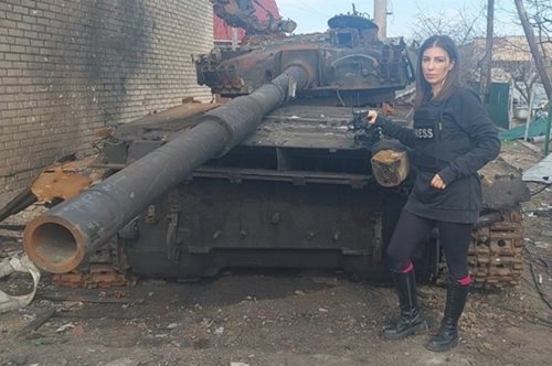 Σε εμπόλεμη ζώνη, πρώτη φορά | H Βελίκα Καραβάλτσιου αφηγείται τις στιγμές που έζησε εκεί ως ανταποκρίτρια