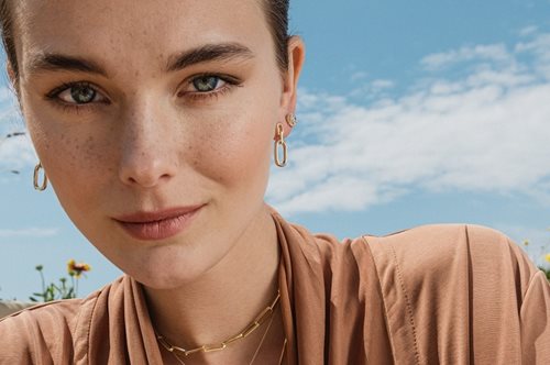 Ανακαλύψαμε τα κοσμήματα που ξεπερνούν τις τάσεις και θα φοράς ασταμάτητα