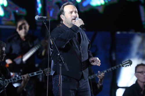 Ο Κώστας Μακεδόνας στο Carnegie Hall της Νέας Υόρκης σε συναυλία αφίερωμα στον μοναδικό Μίκη Θεοδωράκη