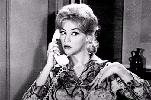 55 χρόνια πριν: Η Ζωή Λάσκαρη είχε υιοθετήσει το στυλ που λατρεύουν οι Γαλλίδες