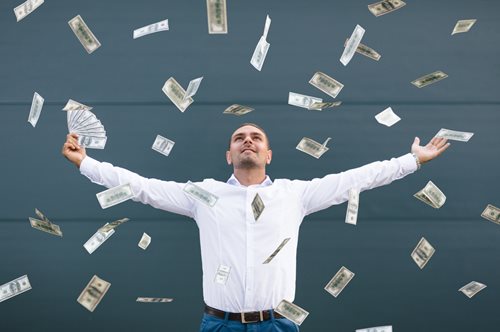 Όρεγκον: έβρεξε δολάρια όταν οδηγός αγροτικού άρχισε να ρίχνει χαρτονομίσματα από το παράθυρο