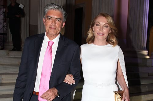 21 χρόνια πριν: Η Τατιάνα Στεφανίδου με μίνι νυφικό στο πλευρό του Νίκου Ευαγγελάτου