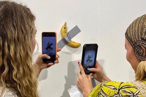 Φοιτητής έφαγε την μπανάνα από έργο τέχης του Μαουρίτσιο Κατελάν