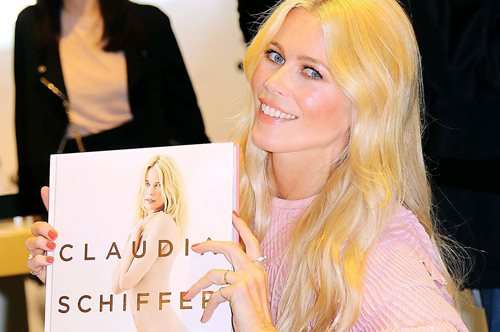 Το καυτό φιλί του Βασίλειου Κωστέτσου στην Κλόντια Σίφερ