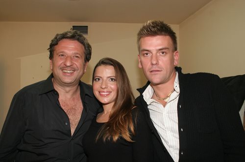 17 χρόνια πριν: Ο Κώστας Κόκλας σε βραδινή έξοδο με την γυναίκα  Κατερίνα και τον γαμπρό του Σπύρο Σούλη