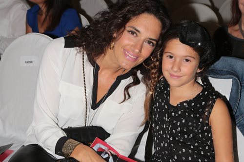 Πίσω στο χρόνο | H Νόνη Δούνια αγκαλιά με τη νεογέννητη κόρη της - Η 18χρονη σήμερα Ρία Μουρατίδη είναι μία κούκλα