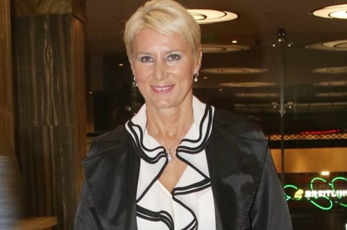 Η Νατάσα Παζαΐτη φόρεσε τις μπότες που ταιριάζουν τέλεια με φορέματα