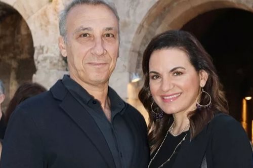 Όλγα Κεφαλογιάννη: Με μαύρη δημιουργία και φλοράλ σκουλαρίκια στο Ηρώδειο