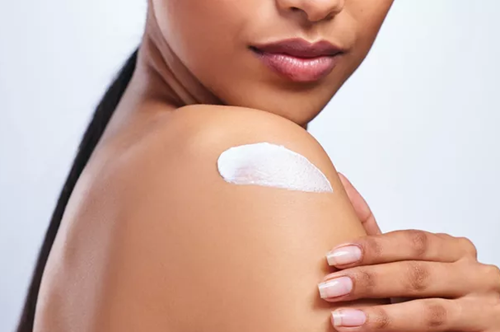 Summer Bodycare: Το ενυδατικό προϊόν σώματος που δεν πρέπει να λείπει από το καλοκαιρινό νεσεσέρ σου