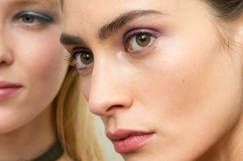 Πώς θα φαίνεσαι νεότερη; Oι συμβουλές της beauty expert