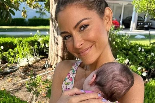 Μαρία Μενούνος: Η κόρη της έγινε 40 ημερών - Η φωτογραφία από την εκκλησία και η ευχή του ιερέα