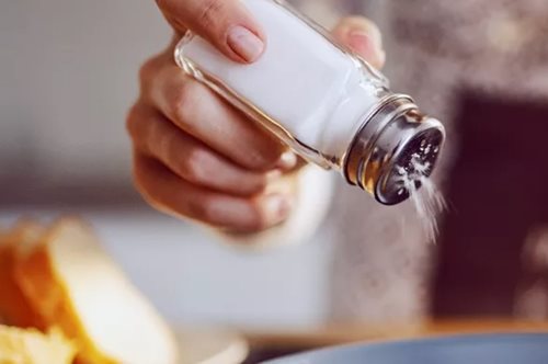 Ποιο αλάτι είναι καλύτερο; Τα βασικά είδη και πού να χρησιμοποιώ το καθένα