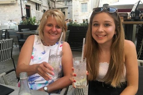 Μεγαλύτερες ποινές για τους δολοφόνους γυναικών ζητά μητέρα της οποίας η 17χρονη κόρη δολοφονήθηκε άγρια