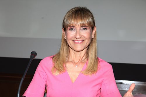 Καλεσμένη σε φθινοπωρινό γάμο | Η Μάρα Ζαχαρέα προτείνει τι να φορέσεις