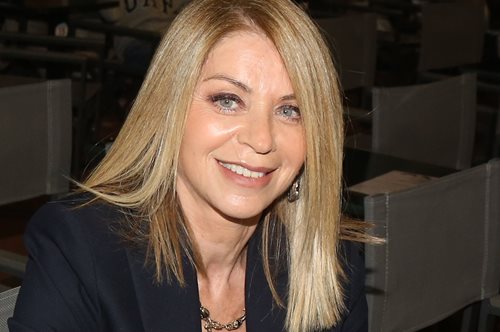 Η Έλλη Στάη φόρεσε με τον πιο chic και εναλλακτικό τρόπο το animal print πουκάμισο