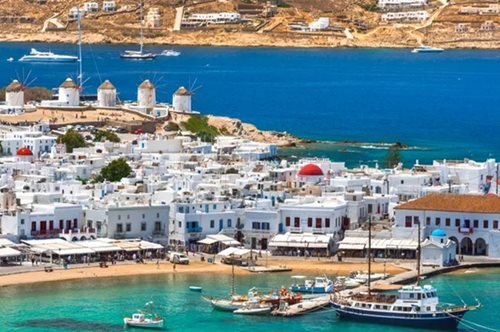 Τουρισμός: Πώς διαμορφώνεται η κίνηση στα νησιά -Η Μύκονος σε πτώση, η Σαντορίνη αντέχει, η Ρόδος απογειώνεται