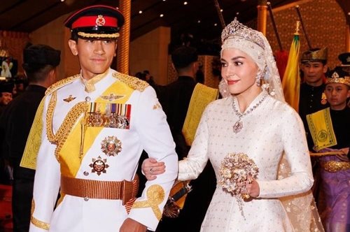 Η διαμαντένια τιάρα αξίας 10 εκατομμυρίων δολαρίων της πριγκίπισσας Ανίσα