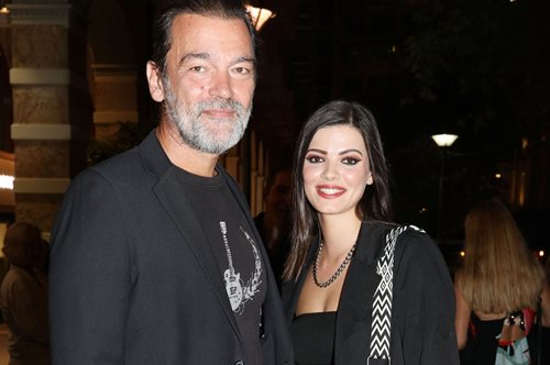 O Κωνταντίνος Καζάκος και η μοναχοκόρη του Τζένη είναι ένα πολύ 