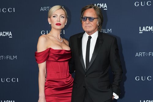 Μοχάμεντ Χαντίντ: O 74χρονος πατέρας της Τζίζι και η 27χρονη σύντροφός του δείχνουν ότι ακόμα και 47χρόνια διαφορά δεν είναι πολλά - ή μήπως... όχι;