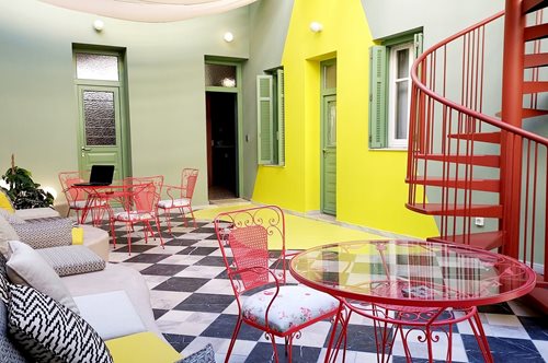 Μια Αθηναϊκή κατοικία του 1930 μεταμορφώθηκε σε μοντέρνα διαμερίσματα στο κέντρο της Αθήνας