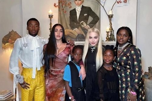 Μαντόνα: Η σπάνια οικογενειακή φωτογραφία με τα έξι της παιδιά.