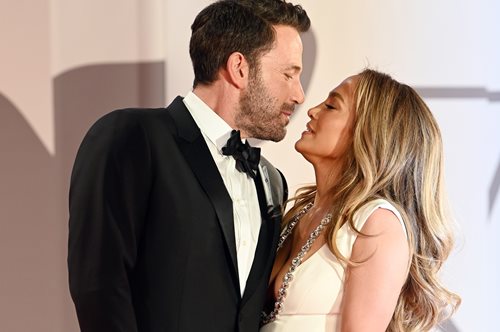 Τζένιφερ Λόπεζ: Αποκάλυψε τι γράφει πάνω του το δαχτυλίδι των 10 εκατoμμυρίων που της χάρισε ο Μπεν Άφλεκ