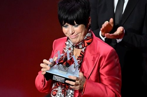 Τιμητικό Όσκαρ στην τραγουδοποιό Νταϊάν Γουόρεν: 